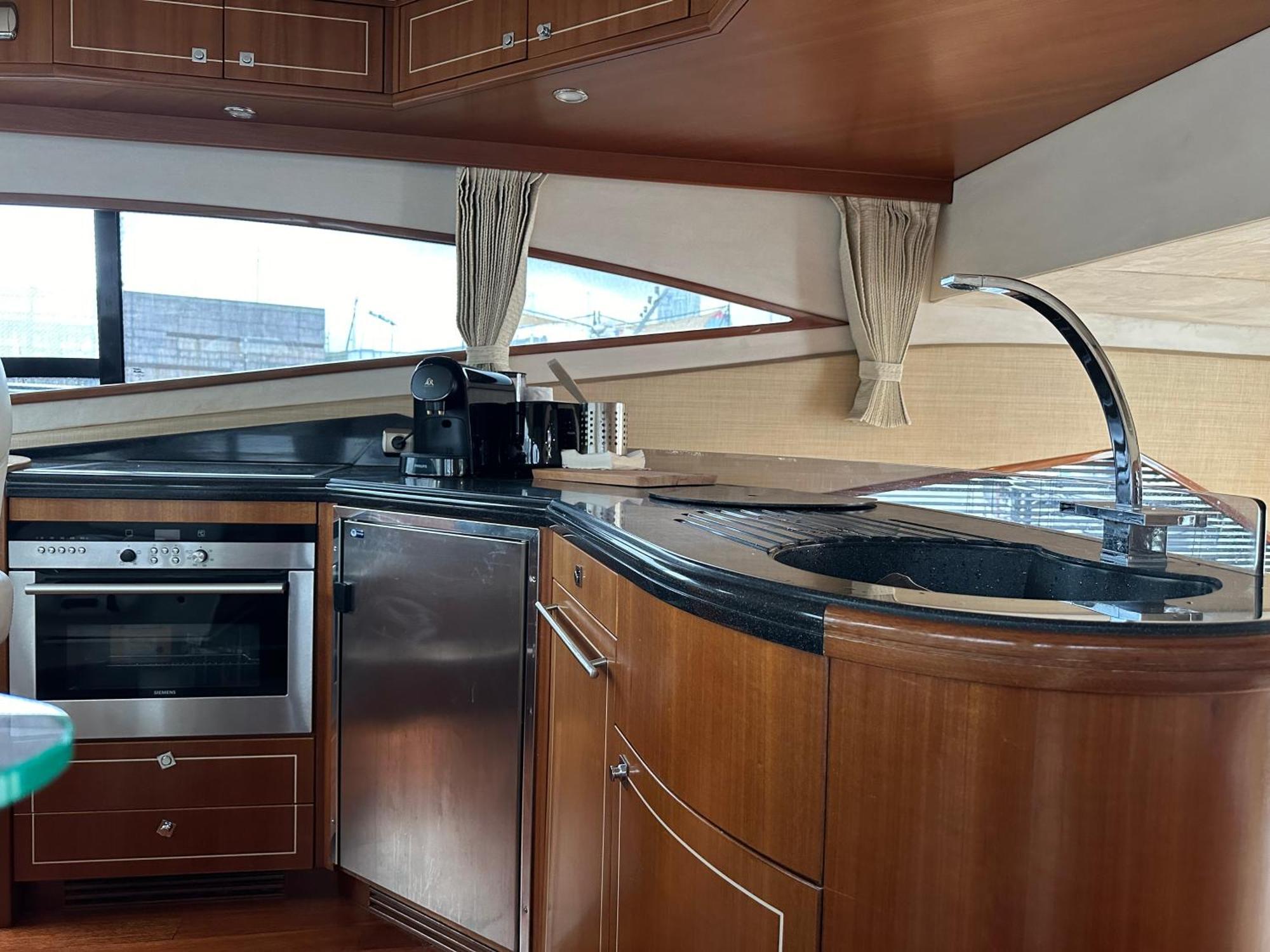 Yacht Pegasus II Hotel - Barcelona — Fotos 3